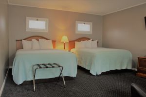 2 Queen beds in motel room